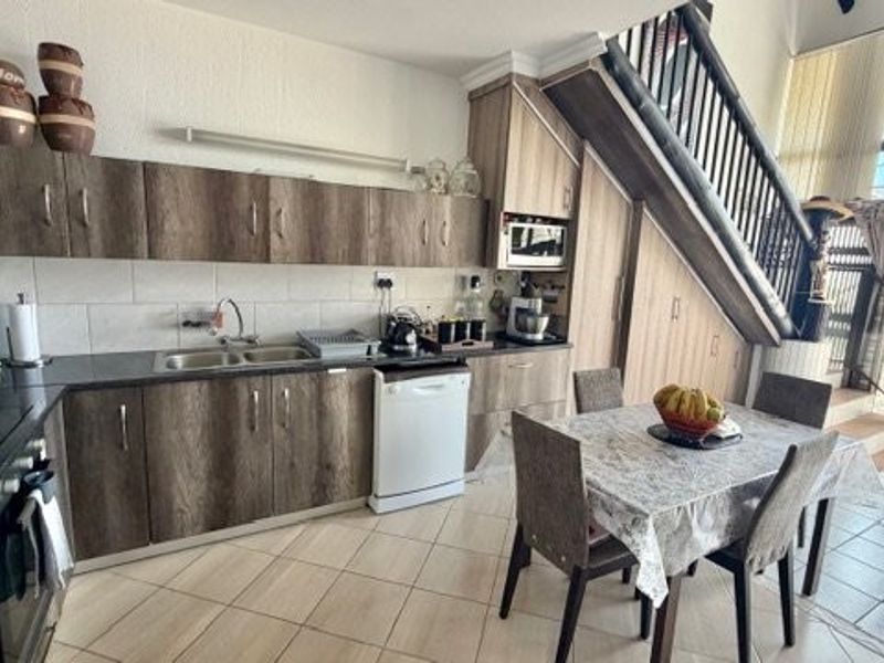 A Coastal Masterpiece — Stylish Beachfront Duplex with Panoramic Ocean Views - Photo 8