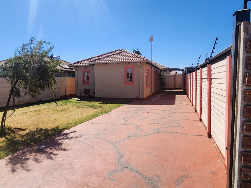 Stunning 3Bedroom House for Sale in Sky City - Photo 4