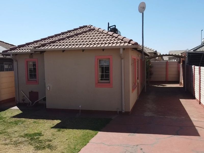 Stunning 3Bedroom House for Sale in Sky City - Photo 3