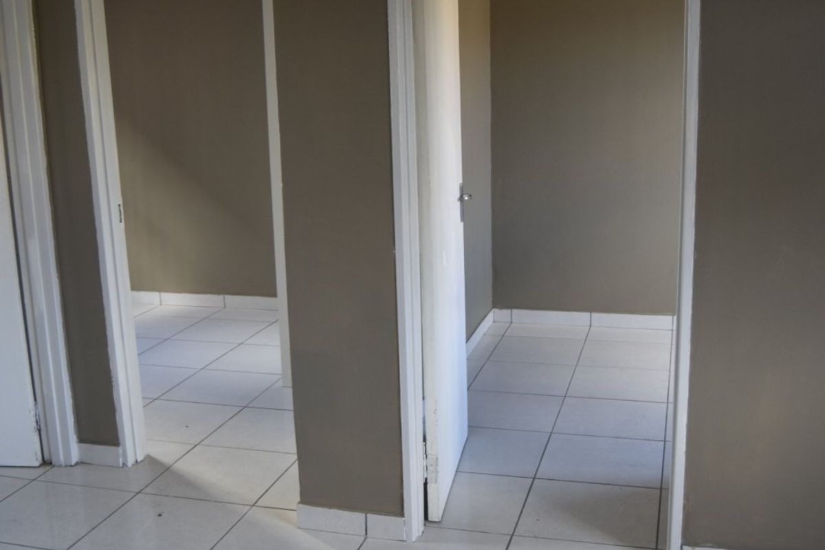 2 Bedroom Flat  To Rent - Ground Floor Unit - Photo 4