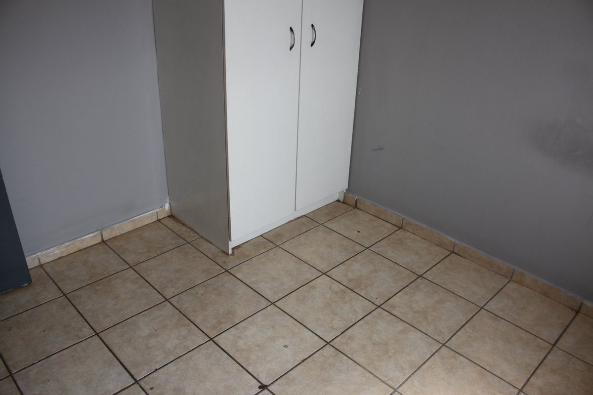 2 Bedroom Flat  To Rent - Ground Floor Unit - Photo 5