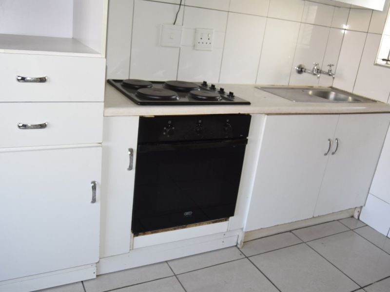 2 Bedroom Flat  To Rent - Ground Floor Unit - Photo 8