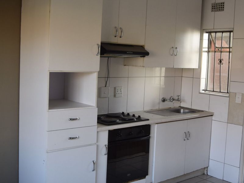 2 Bedroom Flat  To Rent - Ground Floor Unit - Photo 7