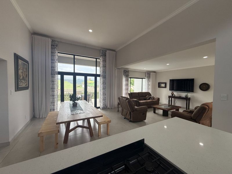 Beautiful Newly Built Family Home for Sale in Kosmos Ridge Estate - Photo 5