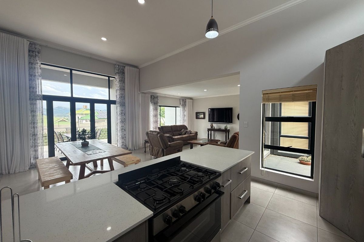 Beautiful Newly Built Family Home for Sale in Kosmos Ridge Estate - Photo 4