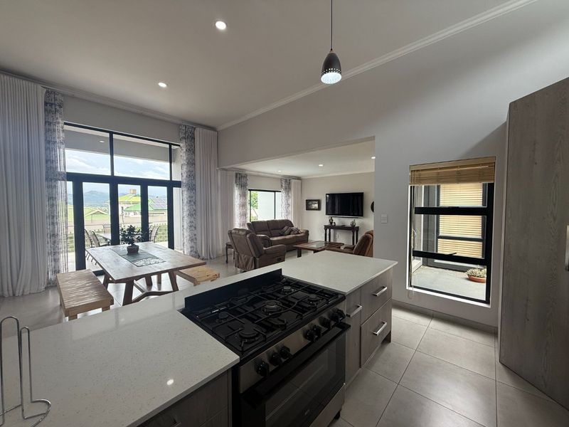 Beautiful Newly Built Family Home for Sale in Kosmos Ridge Estate - Photo 4