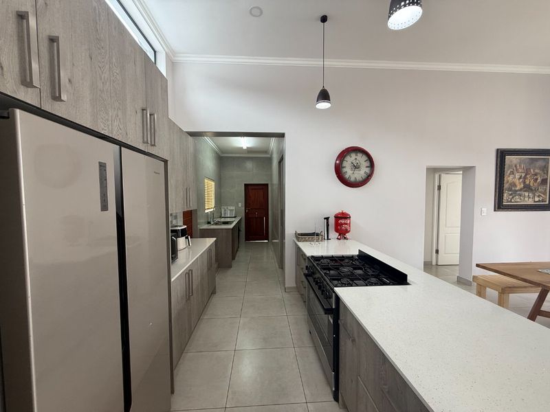 Beautiful Newly Built Family Home for Sale in Kosmos Ridge Estate - Photo 2