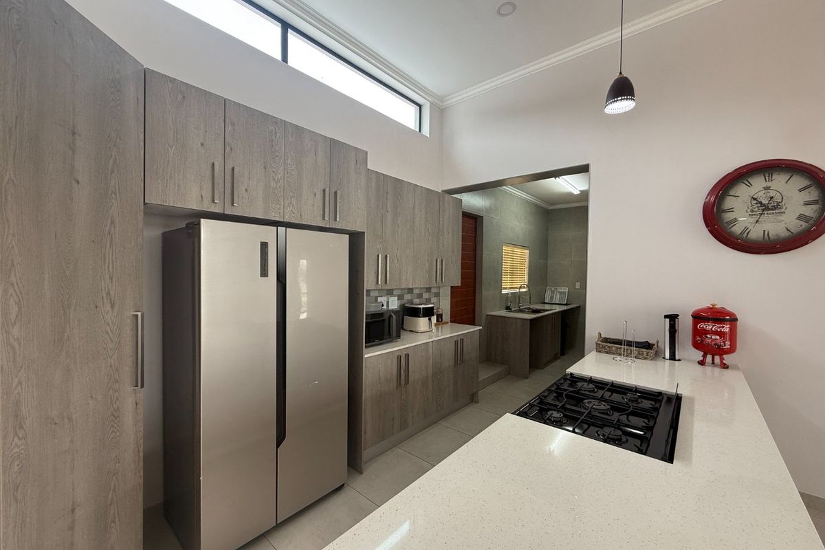 Beautiful Newly Built Family Home for Sale in Kosmos Ridge Estate - Photo 3