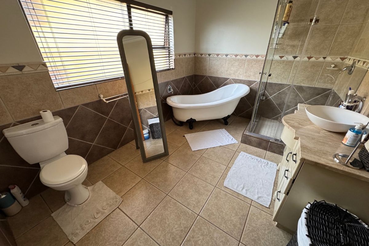 Spacious Family Home Features - Photo 5