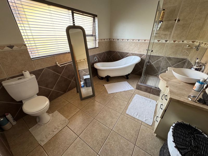 Spacious Family Home Features - Photo 5