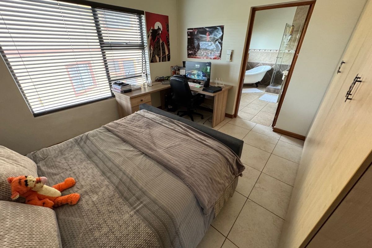 Spacious Family Home Features - Photo 4