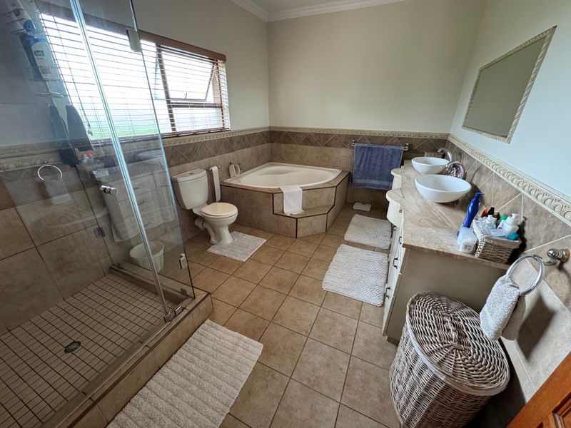 Spacious Family Home Features - Photo 9