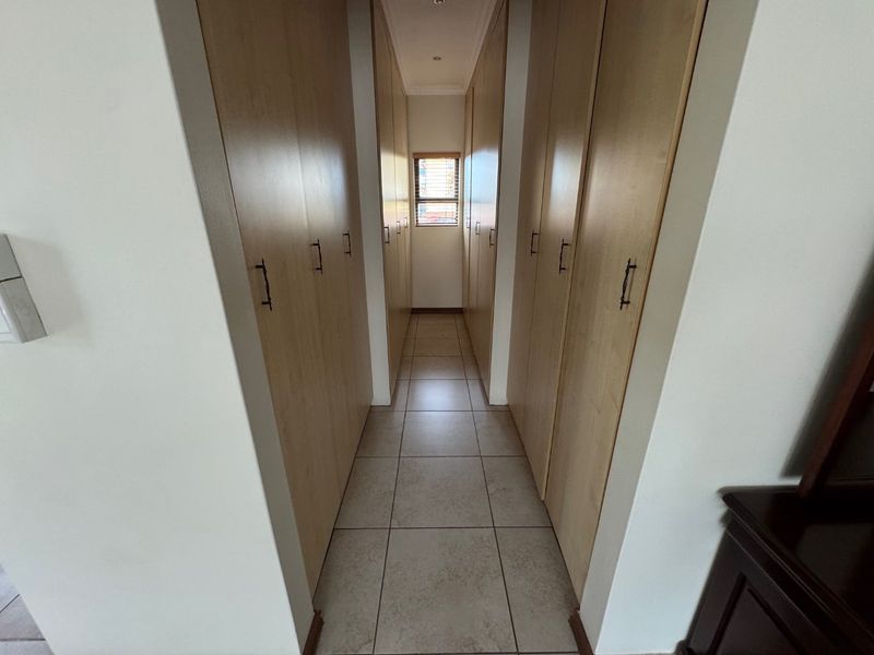 Spacious Family Home Features - Photo 8