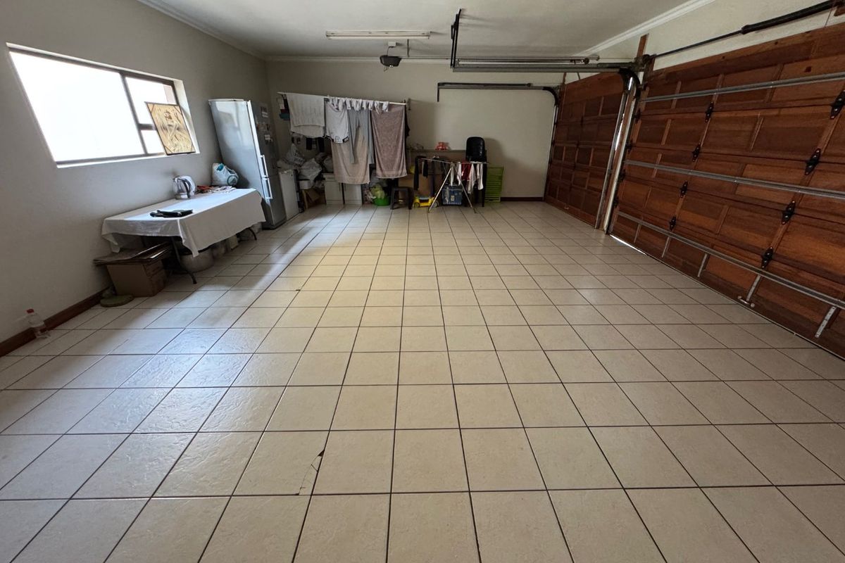 Spacious Family Home Features - Photo 2