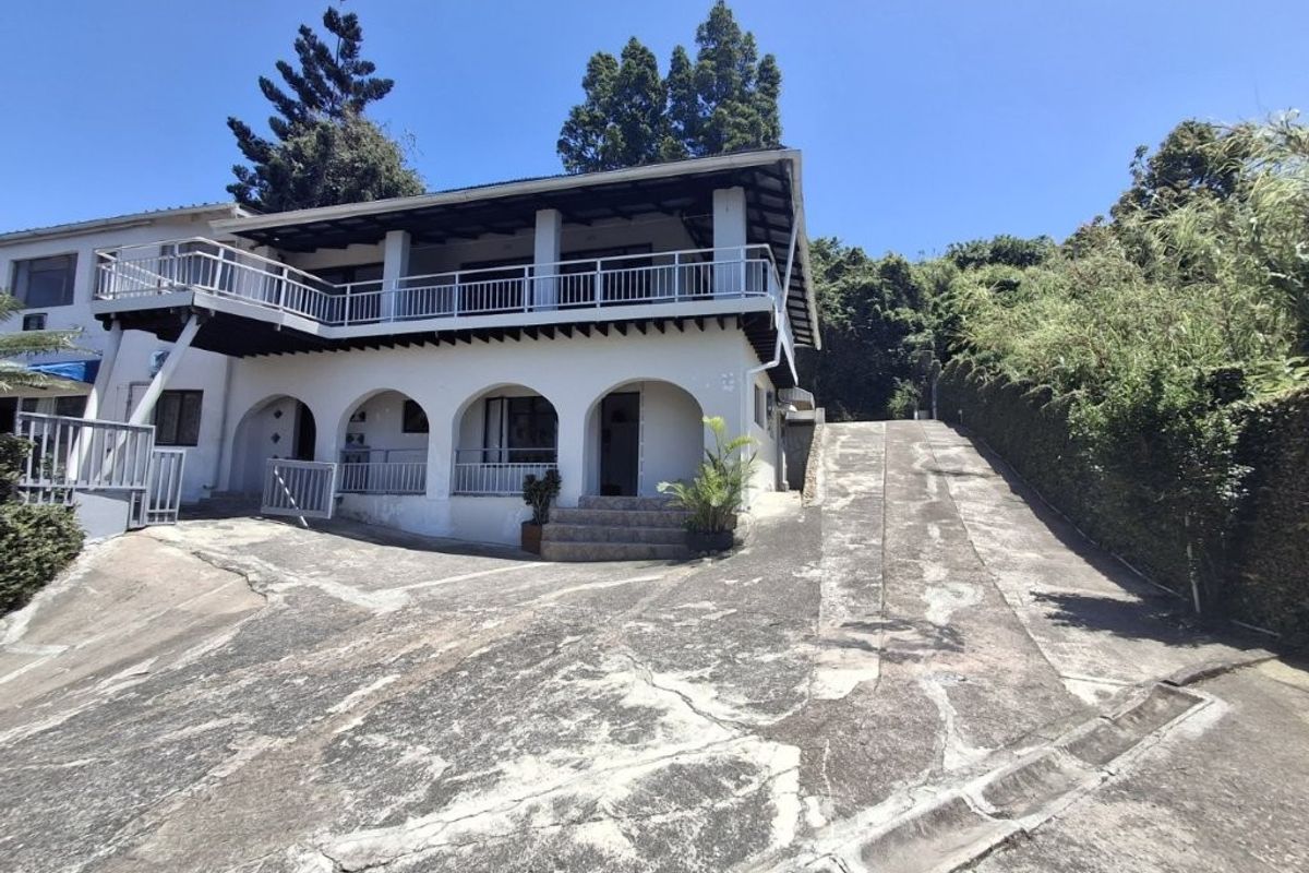 Unique 3-Bedroom Home With 7 Income Generating Flats. This is truly an investors Dream... - Photo 3