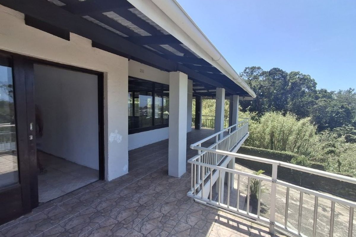 Unique 3-Bedroom Home With 7 Income Generating Flats. This is truly an investors Dream... - Photo 5