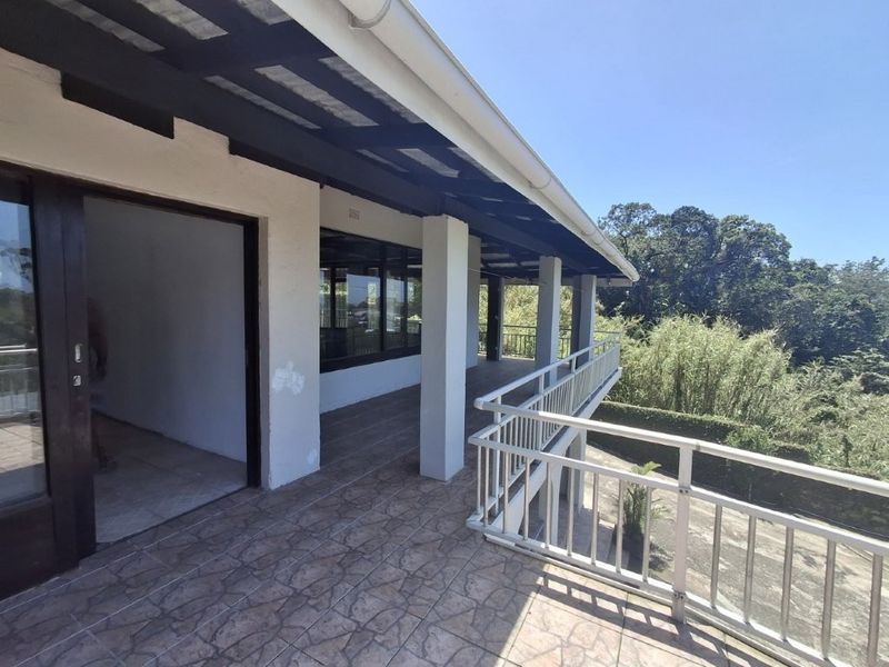 Unique 3-Bedroom Home With 7 Income Generating Flats. This is truly an investors Dream... - Photo 5