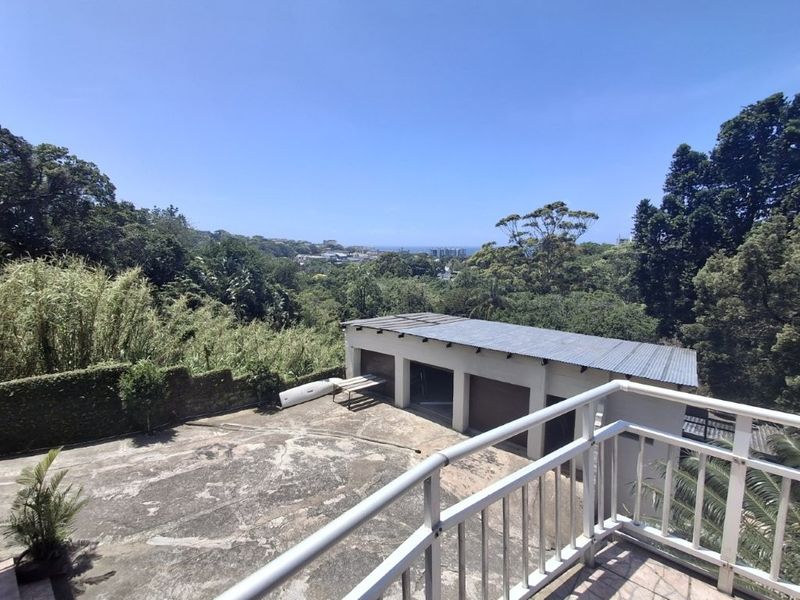 Unique 3-Bedroom Home With 7 Income Generating Flats. This is truly an investors Dream... - Photo 4