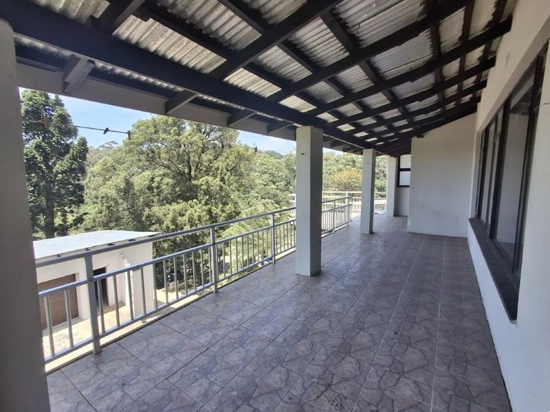 Unique 3-Bedroom Home With 7 Income Generating Flats. This is truly an investors Dream... - Photo 8