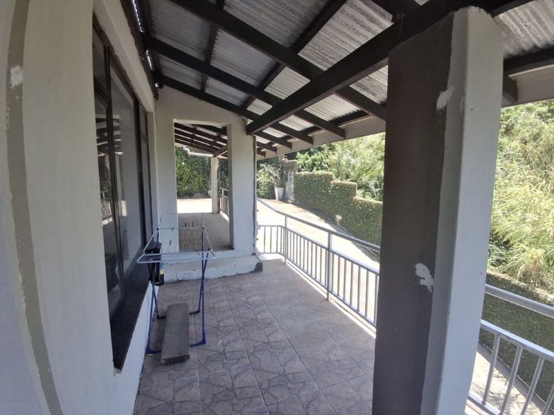 Unique 3-Bedroom Home With 7 Income Generating Flats. This is truly an investors Dream... - Photo 7