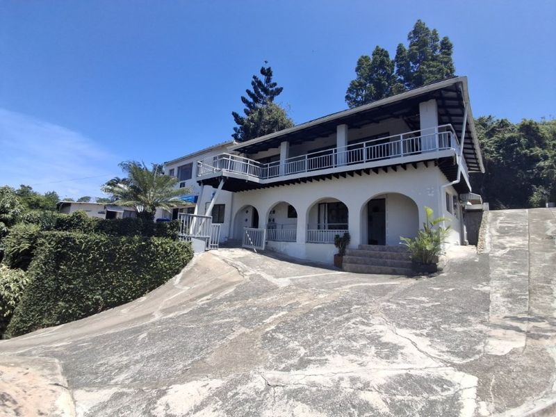 Unique 3-Bedroom Home With 7 Income Generating Flats. This is truly an investors Dream... - Photo 1