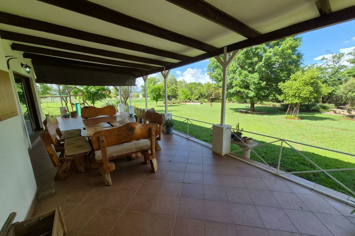 Riverfront Retreat in Equestrian Estate – Rent with Option to Buy - Photo 4