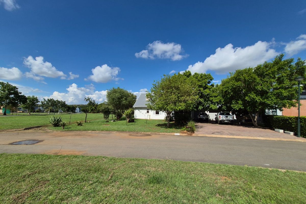 Riverfront Retreat in Equestrian Estate – Rent with Option to Buy - Photo 5