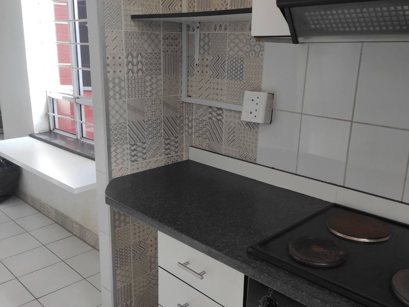 Batchelor apartment for sale in Essenwood - Photo 4