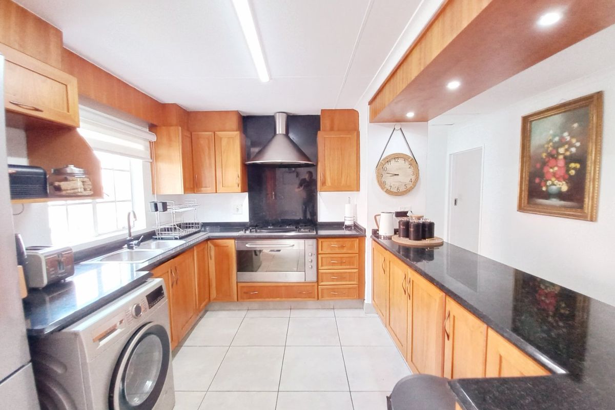 Modern Two Bedroom Starter Home Offering Secure and Effortless Living - Photo 3