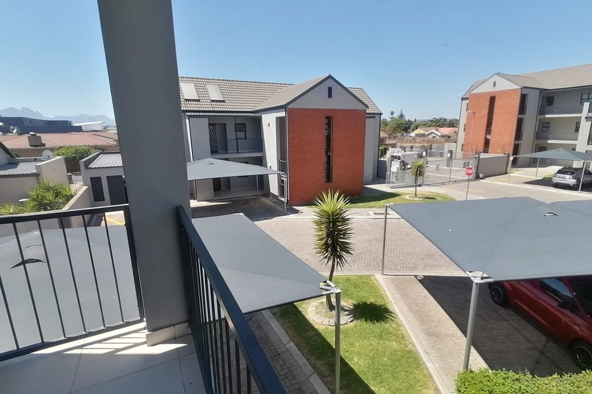 Stunningly, Modern and  Neat 2 Bedroom Apartment - Photo 4