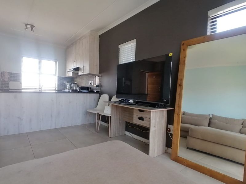 Stunningly, Modern and  Neat 2 Bedroom Apartment - Photo 8