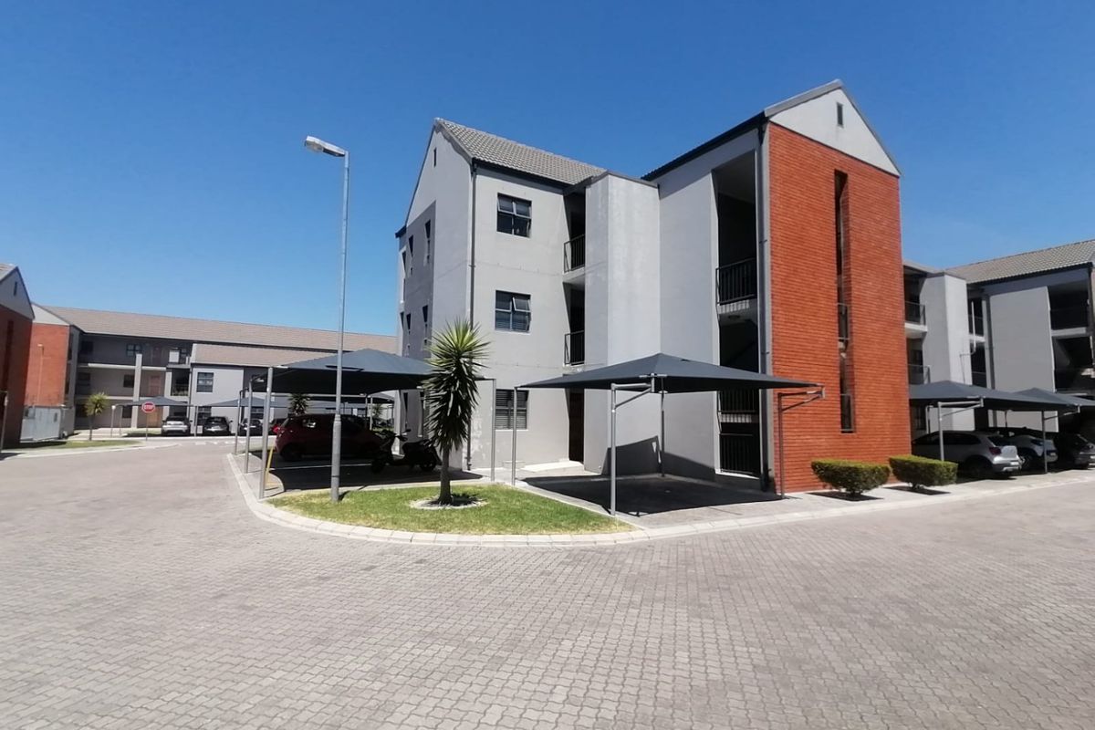 Stunningly, Modern and  Neat 2 Bedroom Apartment - Photo 3