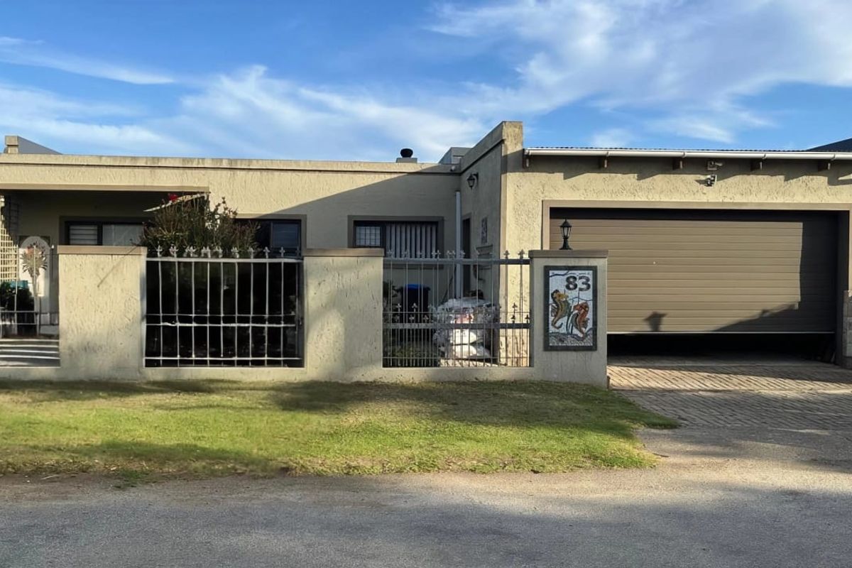 Stylish 3-bedroom home built around a modern entertainment area - Photo 5