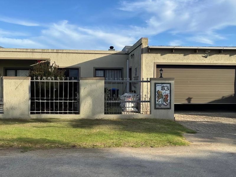 Stylish 3-bedroom home built around a modern entertainment area - Photo 5