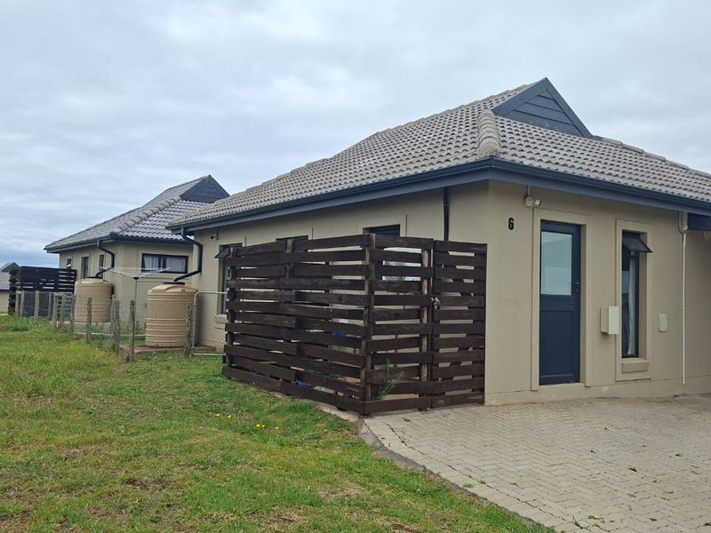 Coastel living at its best - Photo 1