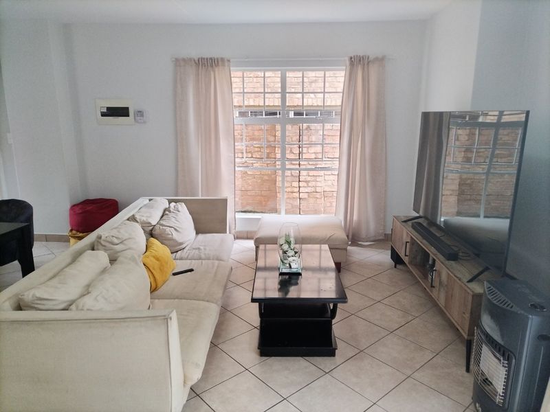 Prime 3 Bedroom Double Garage Marula Hazeldean Oukraal Estate - Photo 2