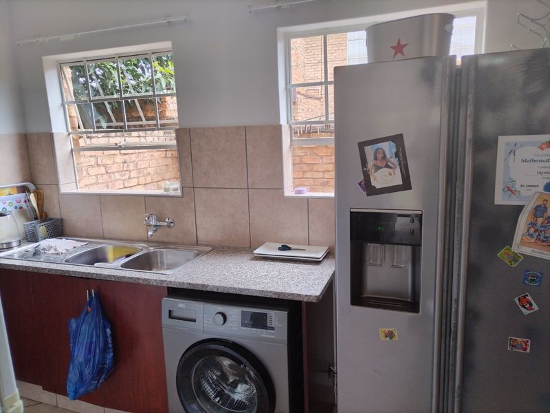 Prime 3 Bedroom Double Garage Marula Hazeldean Oukraal Estate - Photo 8