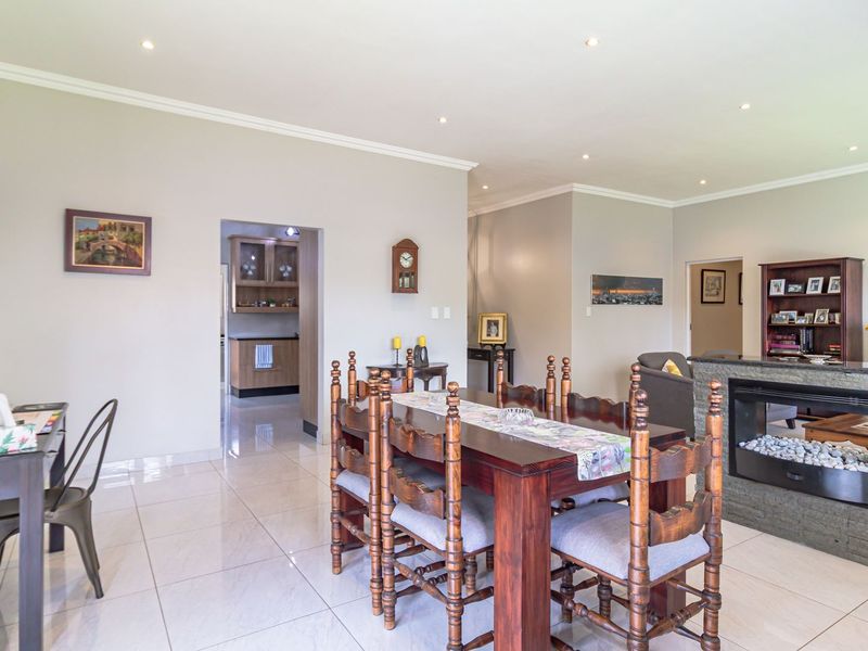 Magnificent home in the sought after Pebble Creek Estate - Photo 8