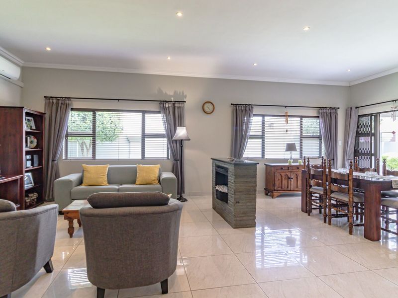 Magnificent home in the sought after Pebble Creek Estate - Photo 5