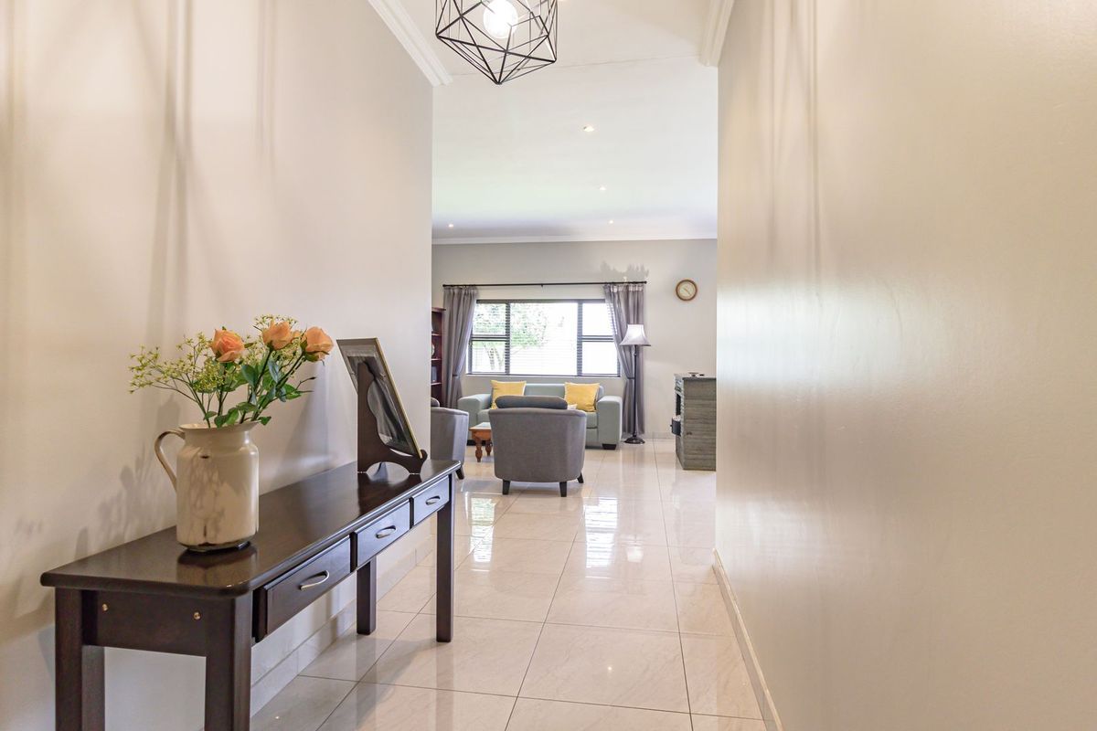 Magnificent home in the sought after Pebble Creek Estate - Photo 4