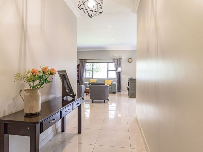 Magnificent home in the sought after Pebble Creek Estate - Photo 4