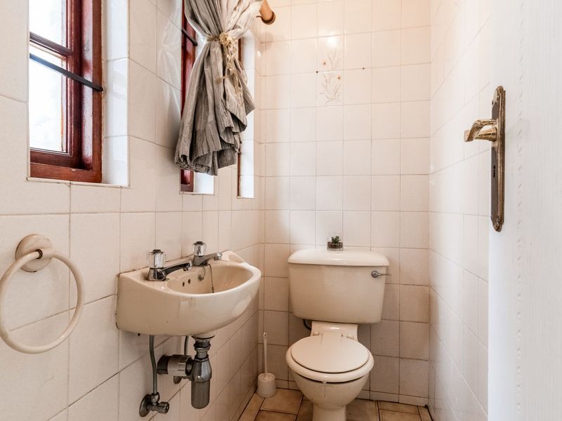 Bedfordview Standalone 3 Bedroom, 2 Bathroom Cluster at The Windsors with private pool and double garages. - Photo 6