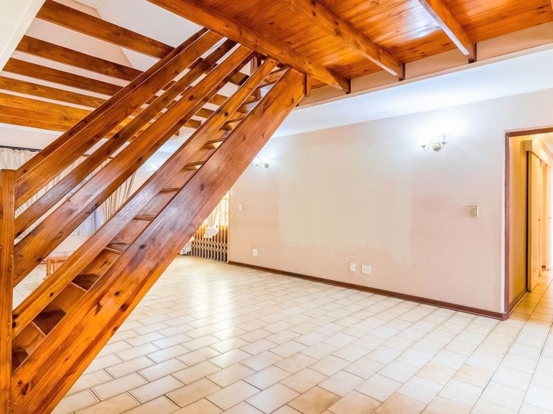 Bedfordview Standalone 3 Bedroom, 2 Bathroom Cluster at The Windsors with private pool and double garages. - Photo 3