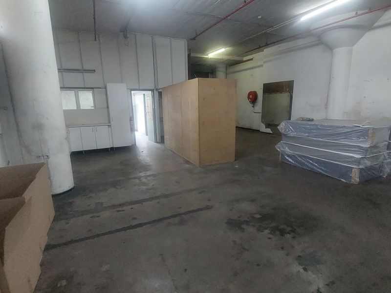 Commercial property for rent in Umbilo - Photo 4