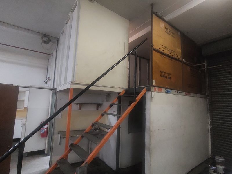 Commercial property for rent in Umbilo - Photo 6