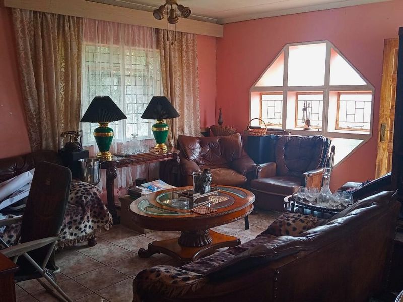 3 Bedroom House Available - Photo 4