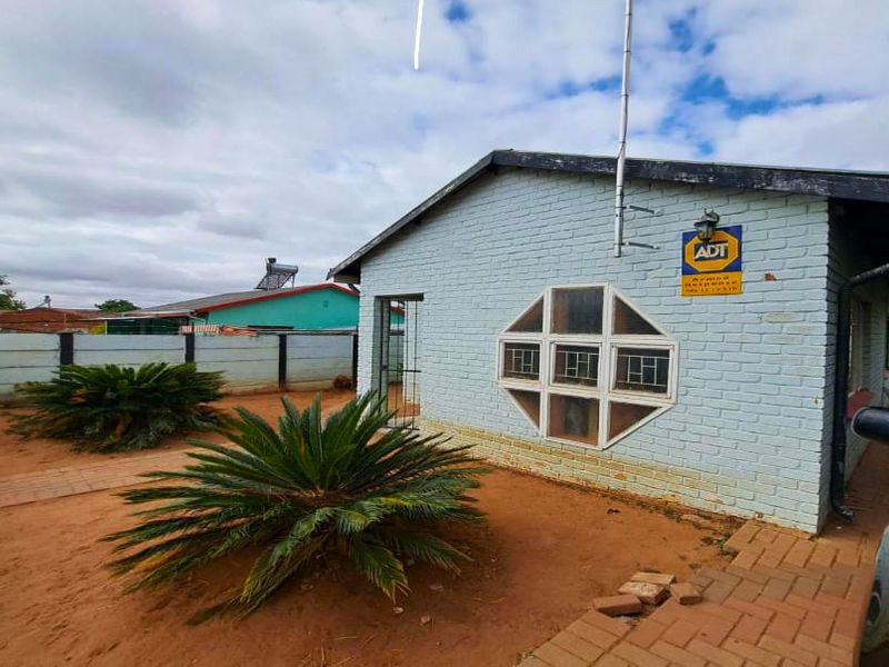 3 Bedroom House Available - Photo 2