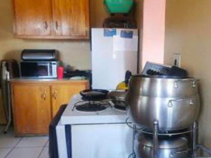 3 Bedroom House Available - Photo 10