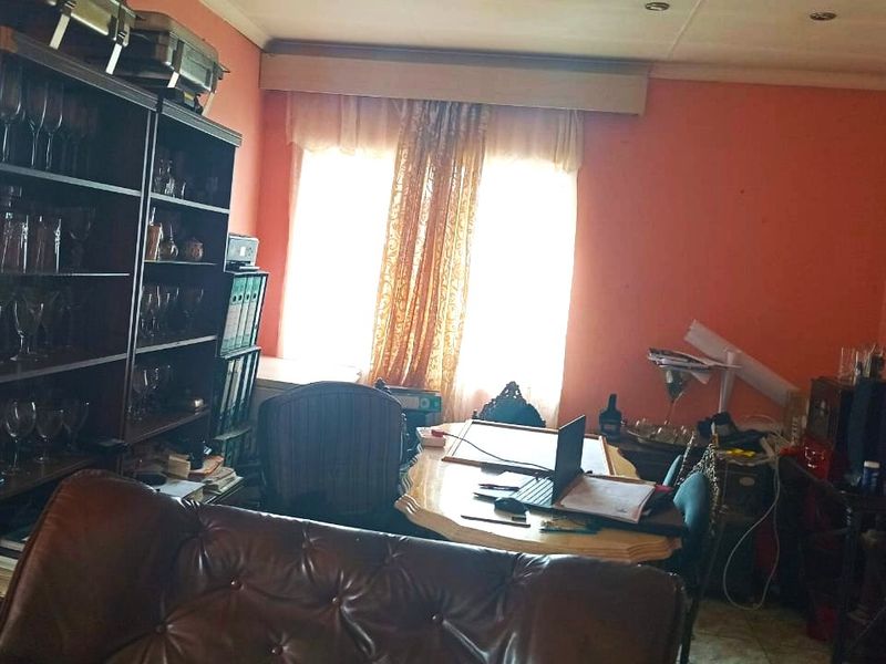 3 Bedroom House Available - Photo 6