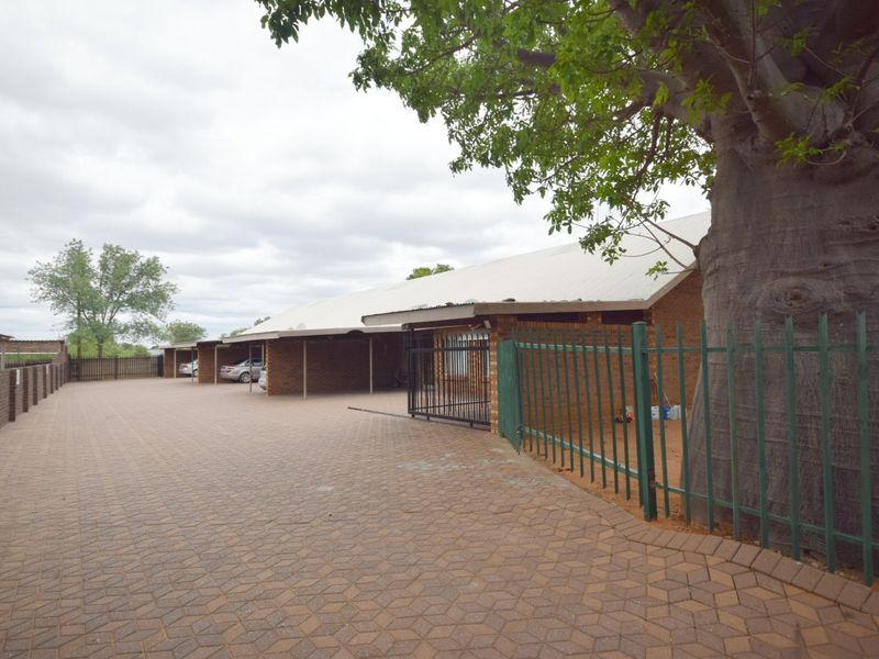 Neat 2-Bedroom Townhouse with Double-Volume Living Space in a Secure, Convenient Location - Photo 3